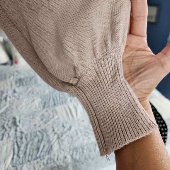 Womens soft rose colored sweater - Picture 6 of 8